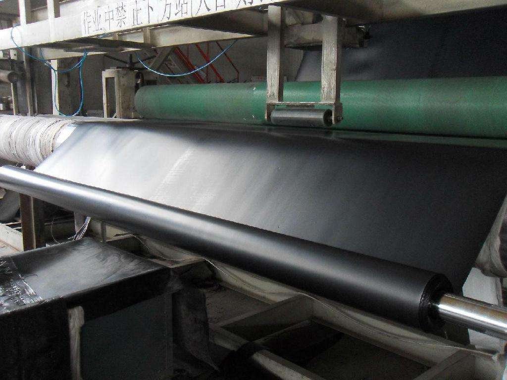 石化領(lǐng)域HDPE土工膜具有相對(duì)較長(zhǎng)運(yùn)用年限