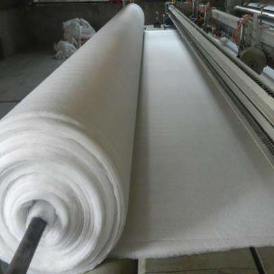 土工布應該鋪設土路基排水夾層哪里比較合適？